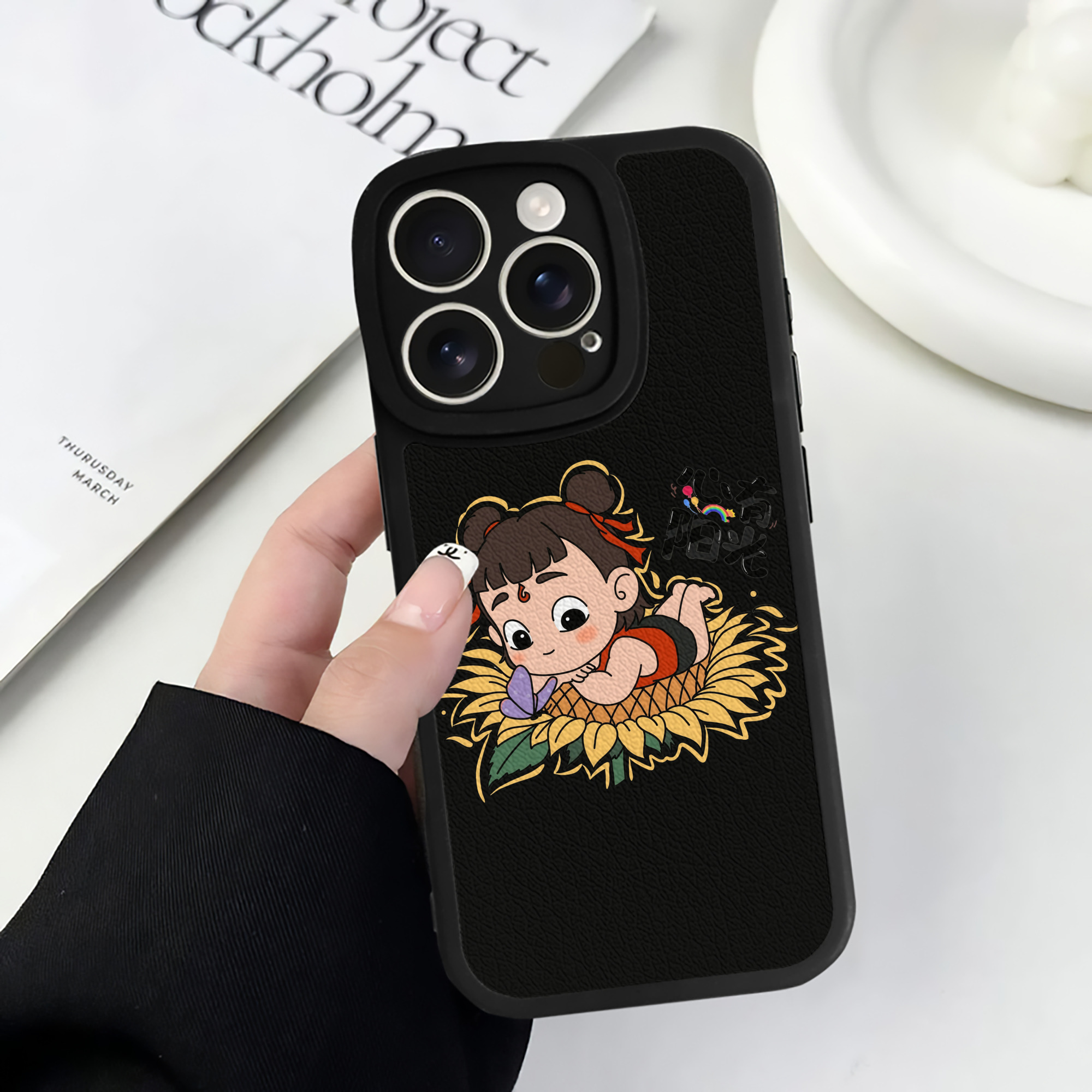 （画像用） Ne Zha 2 ナタ 魔童の大暴れ 【iPhone 16シリーズ対応】シリコンスマホケース（レザー調） 材質：シリコン